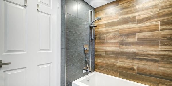 Walk-In Shower vs. Garden Tub: What Makes More Sense in Sun Lakes?
